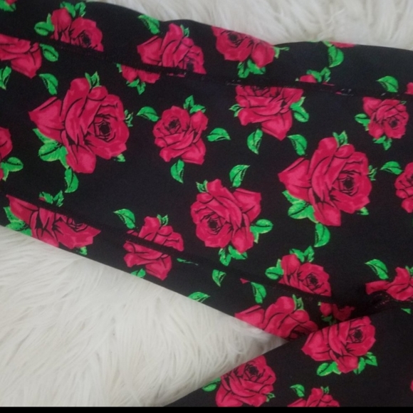 Betsey Johnson Performance Athletic Capri Pants - Picture 3 of 5